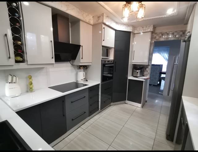 3 BEDROOM HOUSE FOR SALE IN EVATON WEST